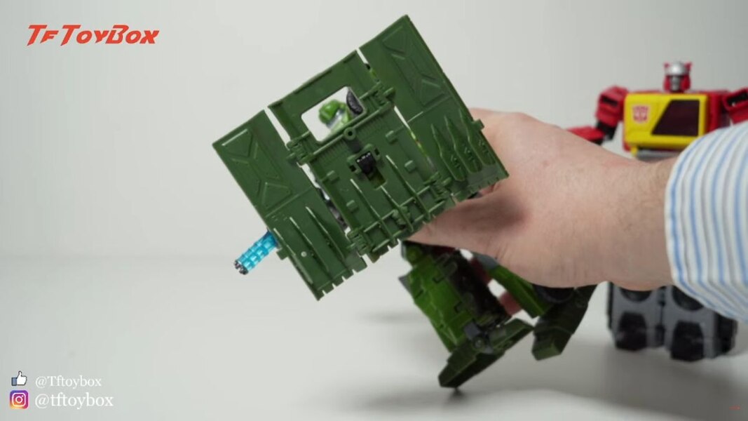 Transformers LEGACY UNBOXING Bulkhead And Blaster Eject By Tftoybox   In Hand Images  (17 of 17)